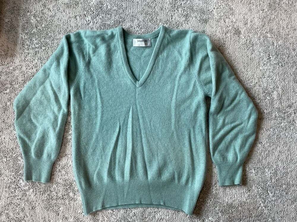 Johnstons of Elgin 100% Wool V-Neck Sweater Made in Scotland Size 36